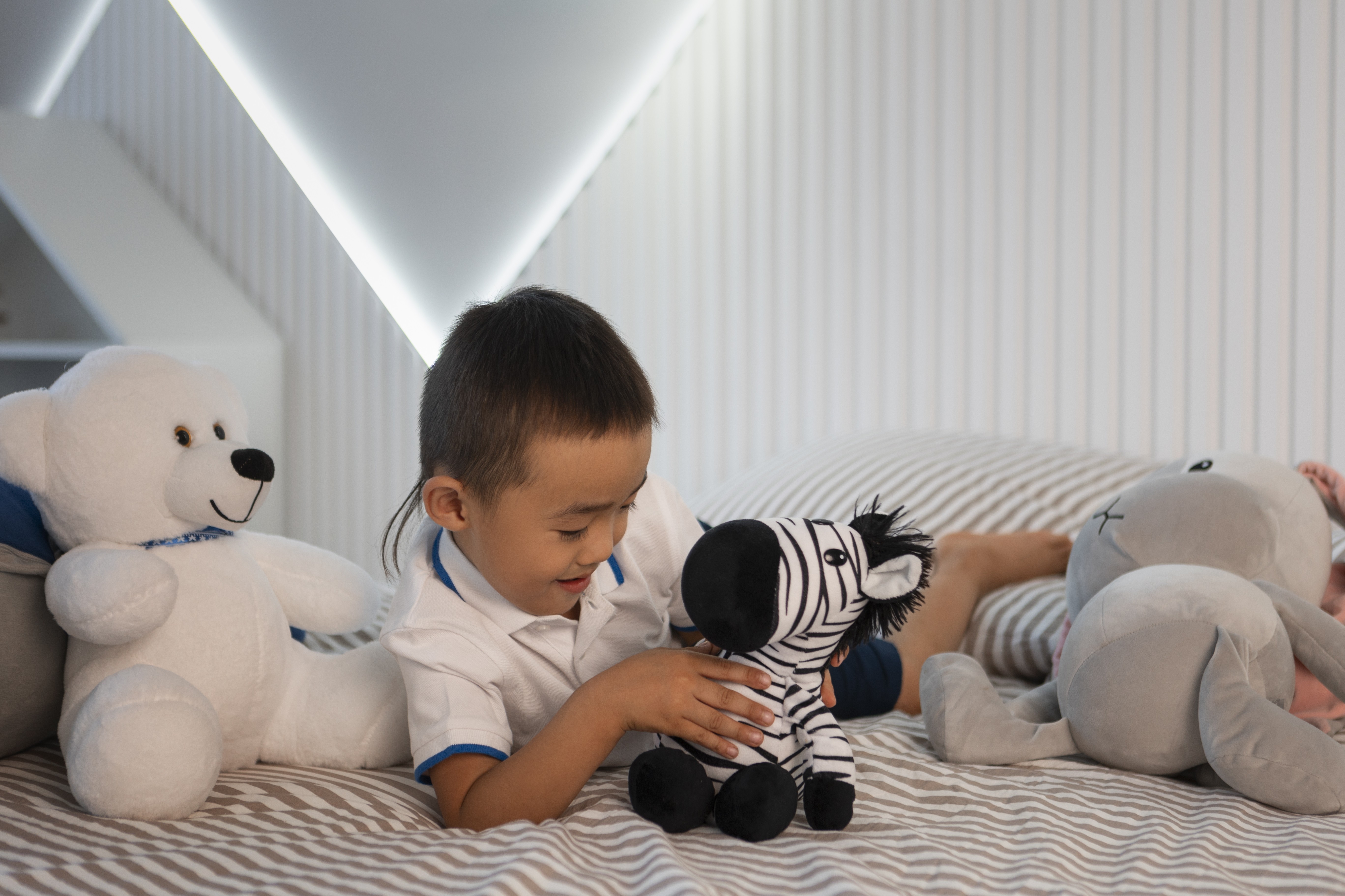 balita suka merusak barang, penyebab anak merusak barang, cara menghadapi balita kreatif, balita eksplorasi barang, tips anak menghargai barang, Bunda, si Kecil